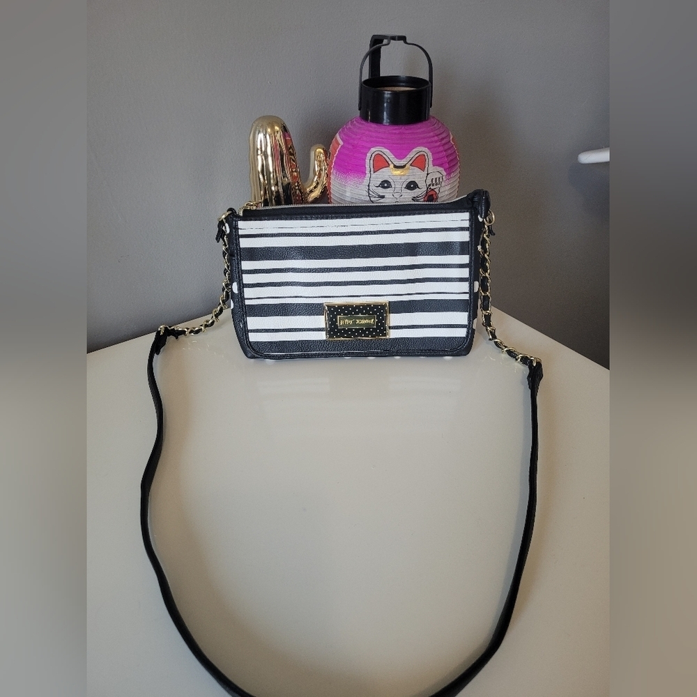 Betsey Johnson Wallet Bag, VGUC